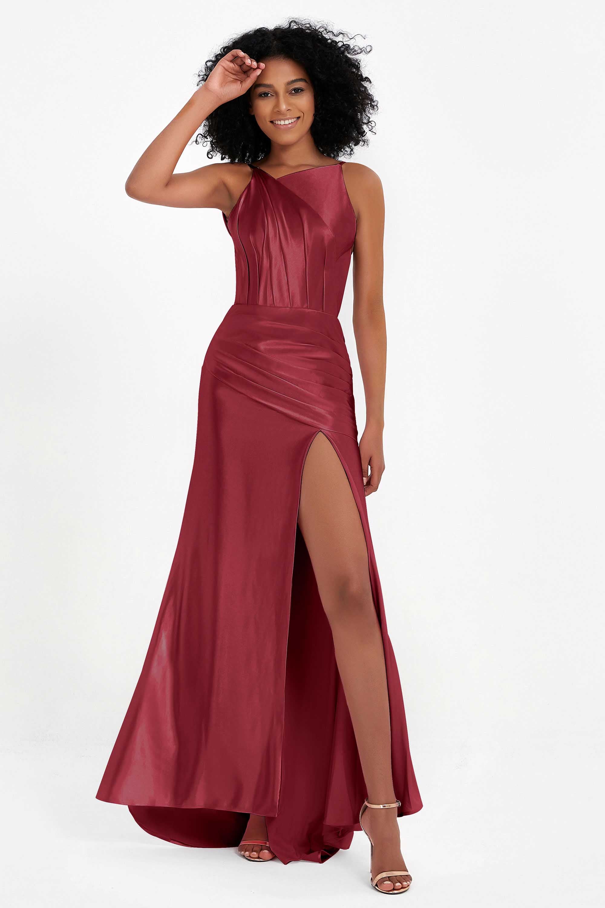 Elisabete | Vestido Maxi em Cetim Plissado com Abertura — Bordô