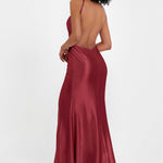Elisabete | Vestido Maxi em Cetim Plissado com Abertura — Bordô