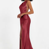 Elisabete | Vestido Maxi em Cetim Plissado com Abertura — Bordô