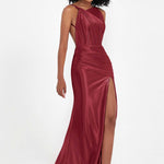 Elisabete | Vestido Maxi em Cetim Plissado com Abertura — Bordô