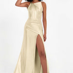 Elisabete | Vestido Maxi em Cetim Plissado com Abertura — Champanhe