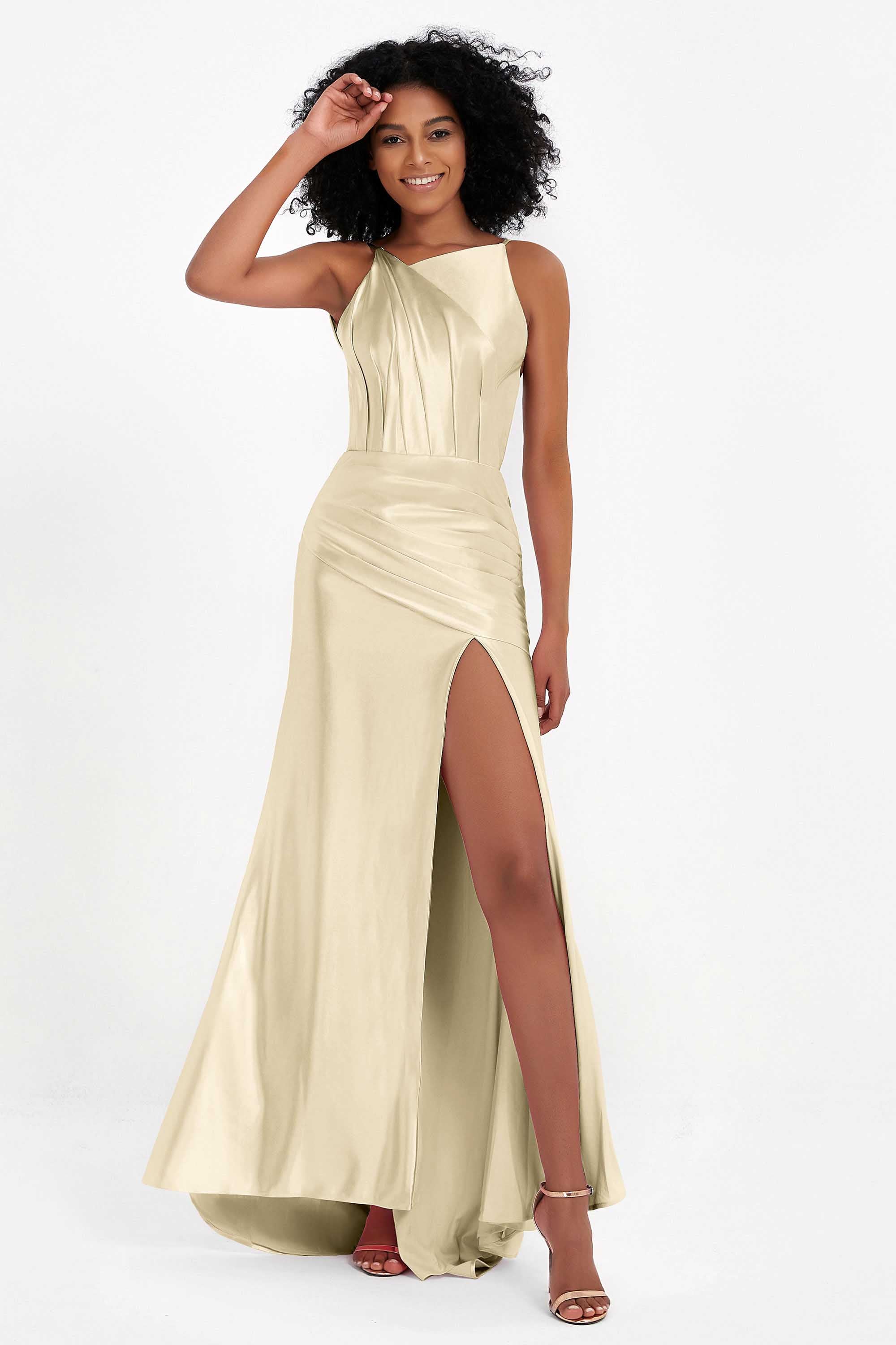 Elisabete | Vestido Maxi em Cetim Plissado com Abertura — Champanhe