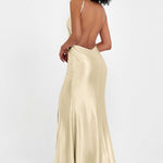 Elisabete | Vestido Maxi em Cetim Plissado com Abertura — Champanhe