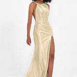 Elisabete | Vestido Maxi em Cetim Plissado com Abertura — Champanhe