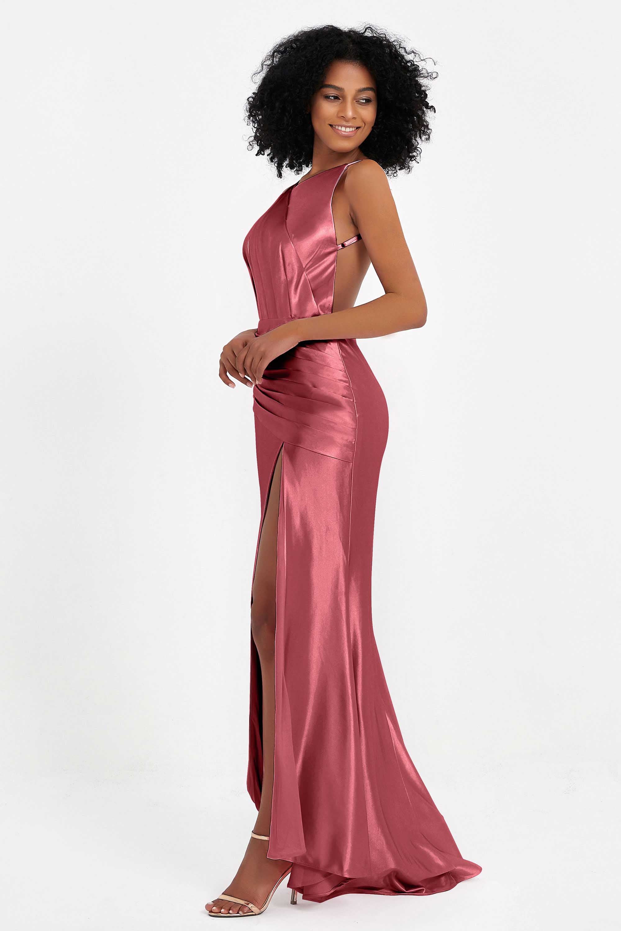 Elisabete | Vestido Maxi em Cetim Plissado com Abertura — Rosa Canela