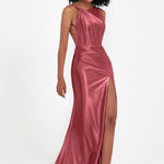 Elisabete | Vestido Maxi em Cetim Plissado com Abertura — Rosa Canela