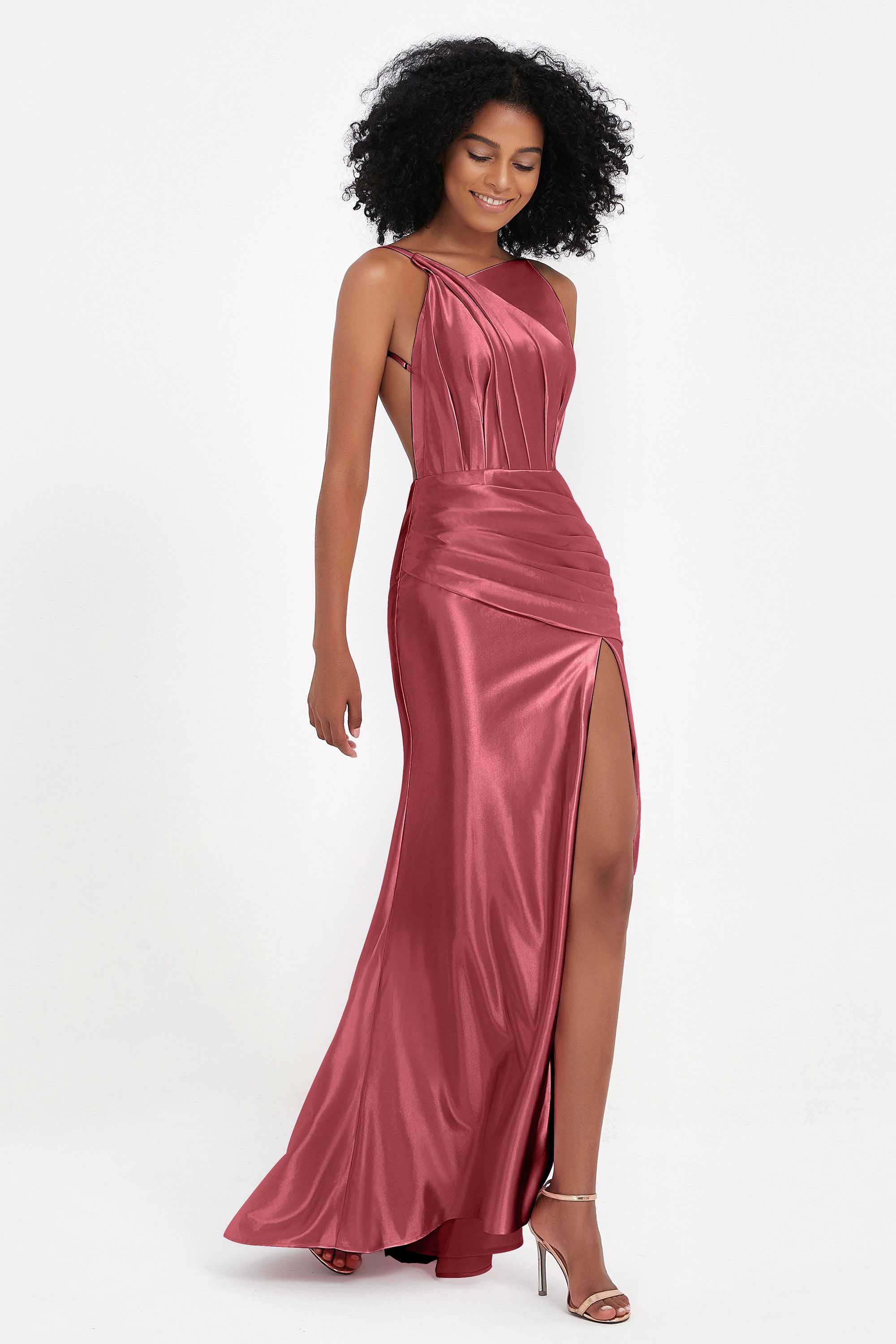 Elisabete | Vestido Maxi em Cetim Plissado com Abertura — Rosa Canela
