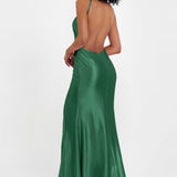 Elisabete | Vestido Maxi em Cetim Plissado com Abertura — Verde Escuro