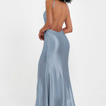 Elisabete | Vestido Maxi em Cetim Plissado com Abertura — Azul Empoado