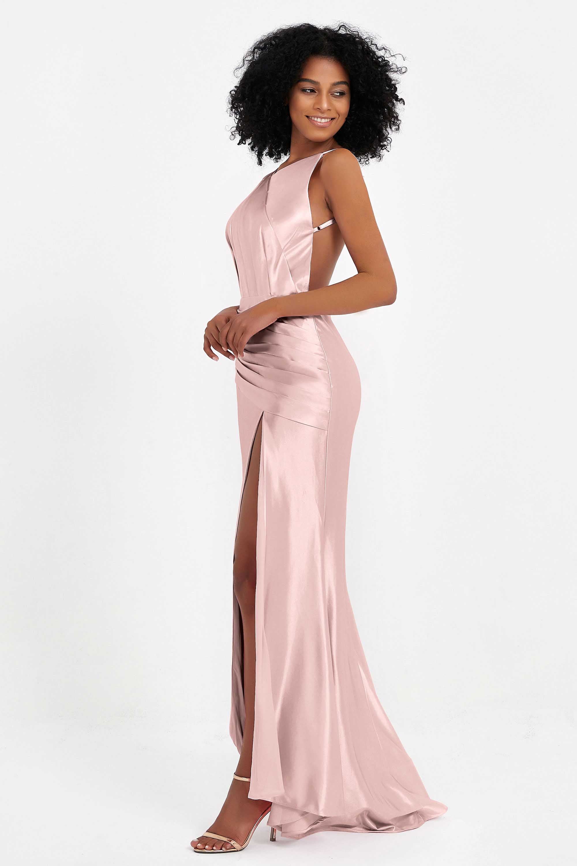 Elisabete | Vestido Maxi em Cetim Plissado com Abertura — Rosa Velho