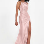 Elisabete | Vestido Maxi em Cetim Plissado com Abertura — Rosa Velho