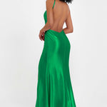 Elisabete | Vestido Maxi em Cetim Plissado com Abertura — Esmeralda