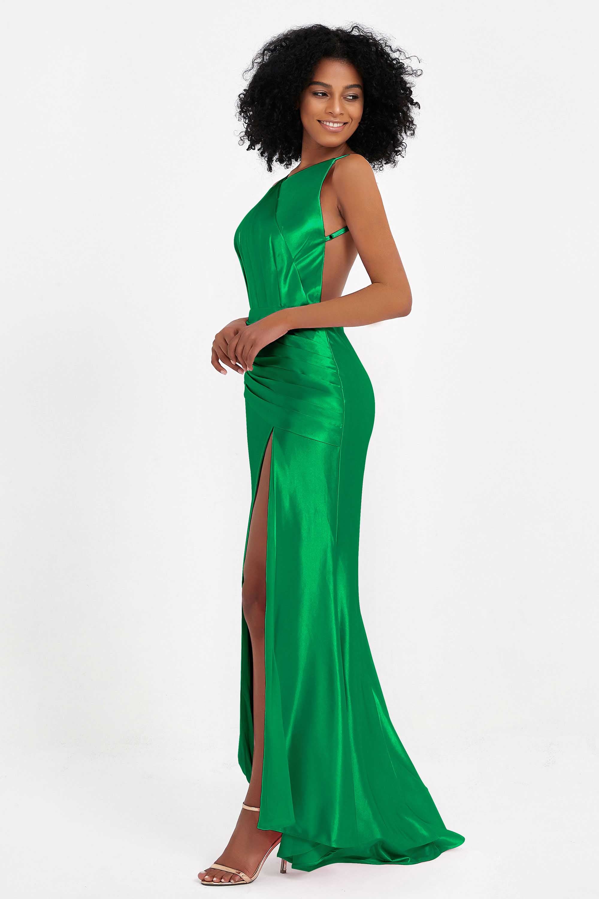 Elisabete | Vestido Maxi em Cetim Plissado com Abertura — Esmeralda