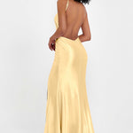 Elisabete | Vestido Maxi em Cetim Plissado com Abertura — Dourado