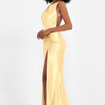 Elisabete | Vestido Maxi em Cetim Plissado com Abertura — Dourado