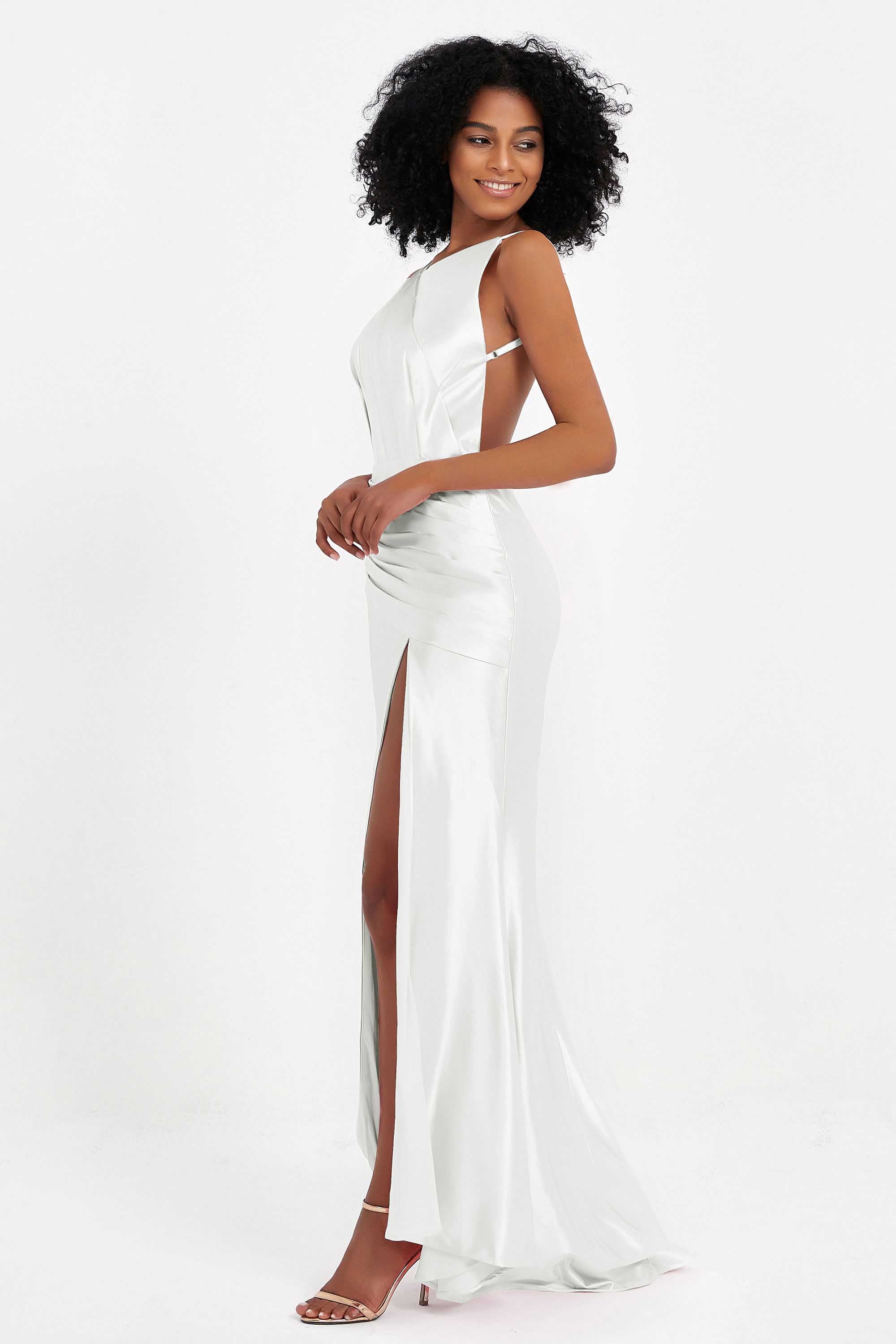 Elisabete | Vestido Maxi em Cetim Plissado com Abertura — Marfim