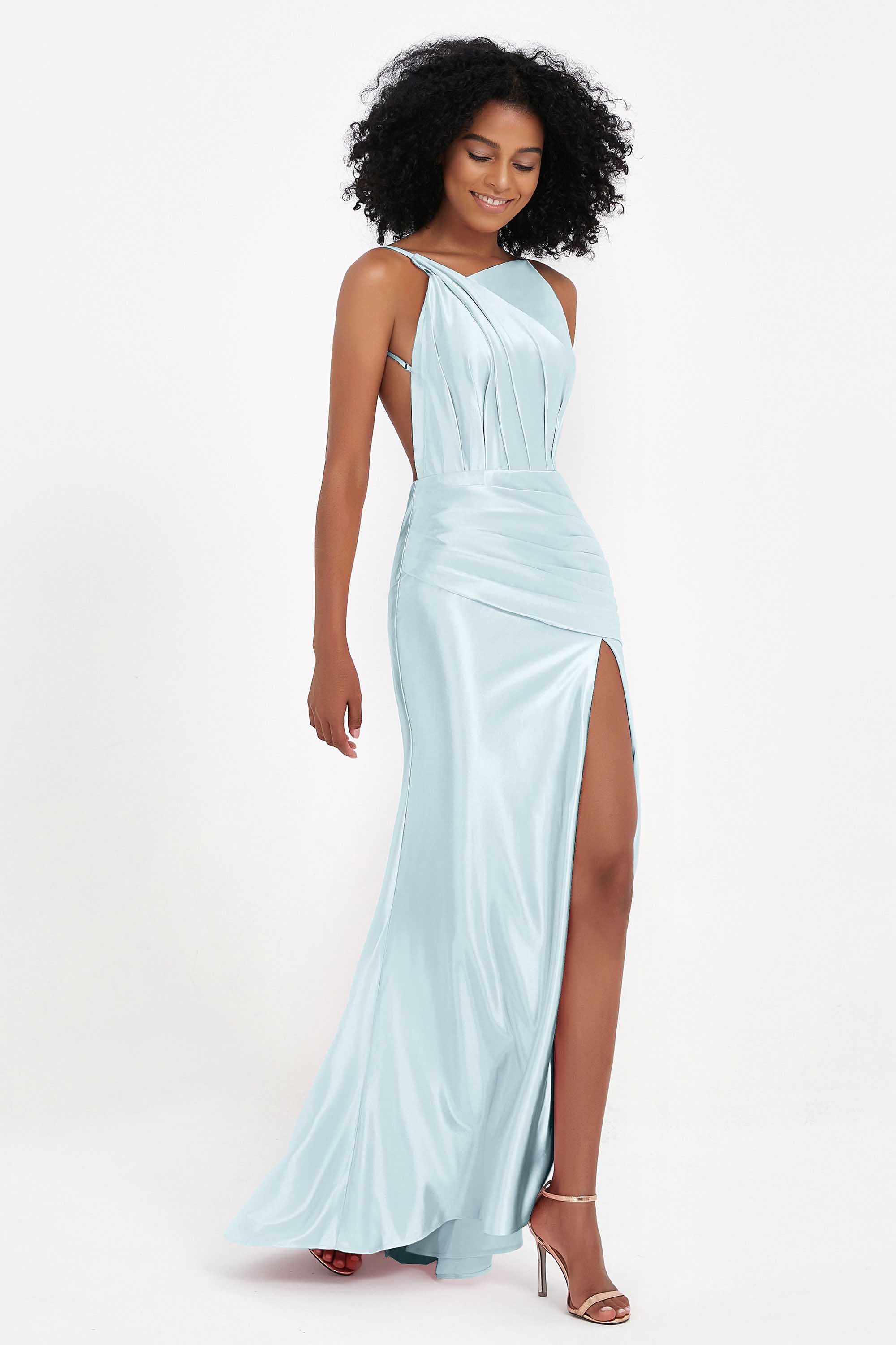 Elisabete | Vestido Maxi em Cetim Plissado com Abertura — Névoa