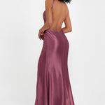 Elisabete | Vestido Maxi em Cetim Plissado com Abertura — Amora