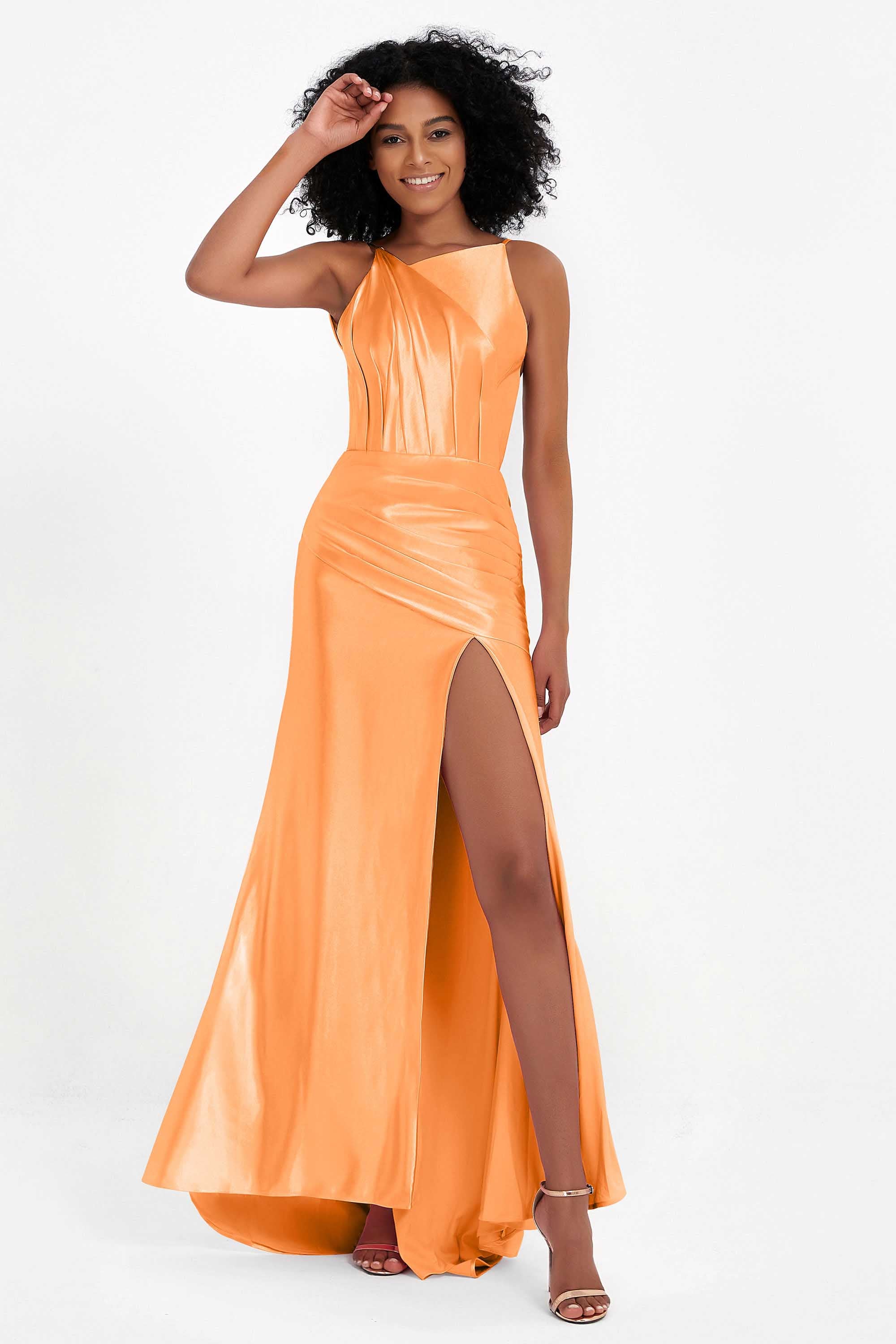 Elisabete | Vestido Maxi em Cetim Plissado com Abertura — Laranja