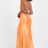 Elisabete | Vestido Maxi em Cetim Plissado com Abertura — Laranja