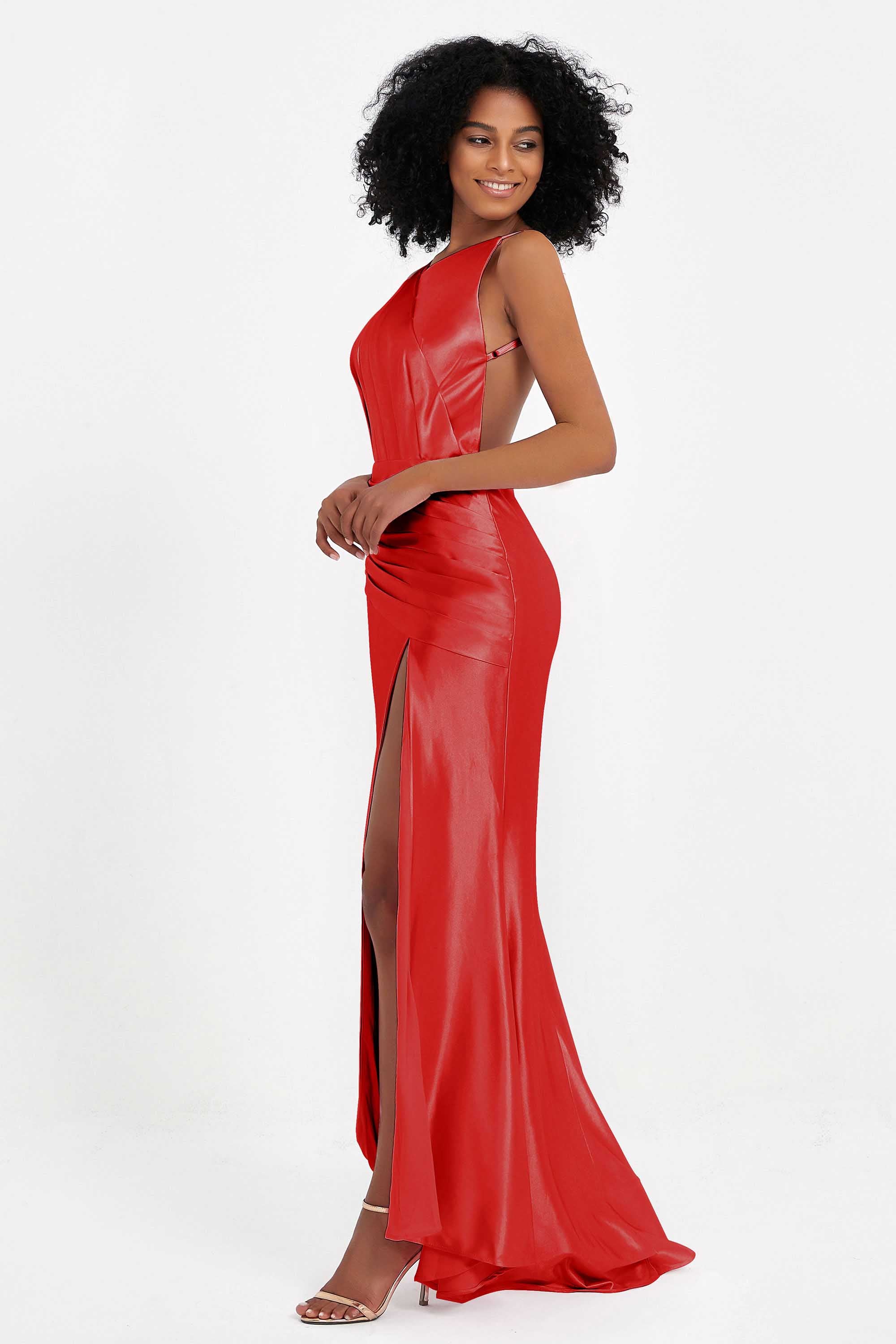 Elisabete | Vestido Maxi em Cetim Plissado com Abertura — Vermelho