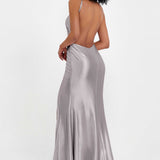 Elisabete | Vestido Maxi em Cetim Plissado com Abertura — Prateado