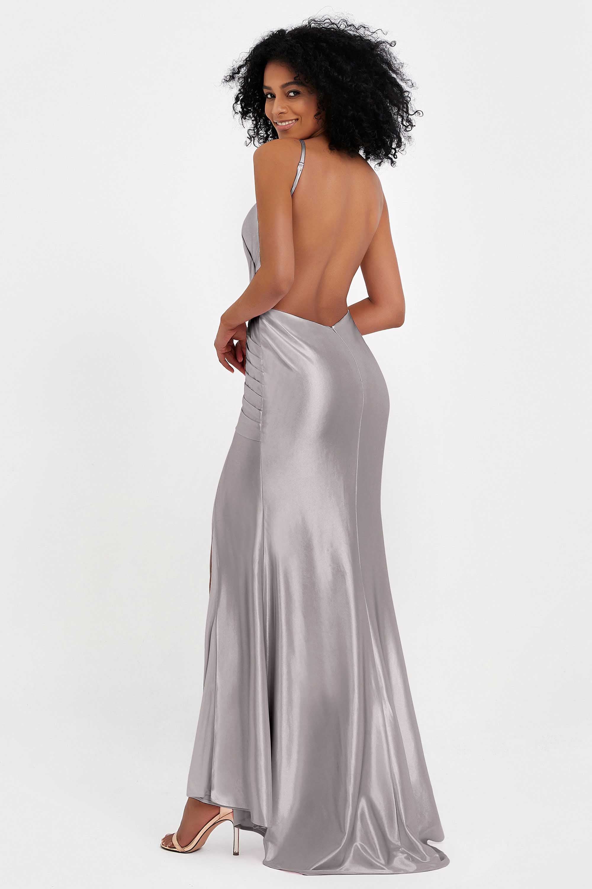 Elisabete | Vestido Maxi em Cetim Plissado com Abertura — Prateado