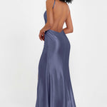 Elisabete | Vestido Maxi em Cetim Plissado com Abertura — Azul Tempestade