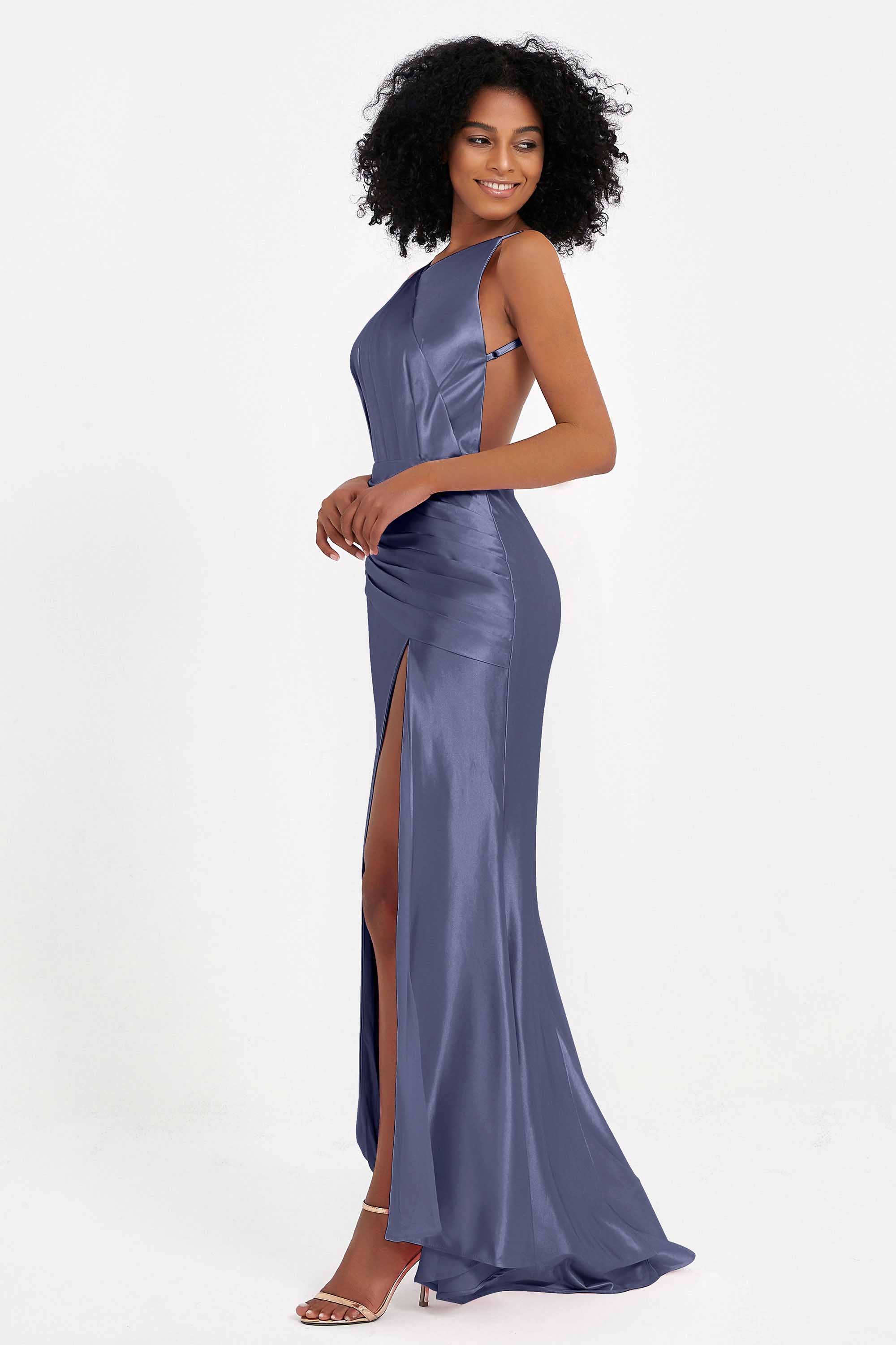 Elisabete | Vestido Maxi em Cetim Plissado com Abertura — Azul Tempestade