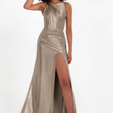 Elisabete | Vestido Maxi em Cetim Plissado com Abertura — Taupe