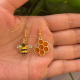 Boucles d'oreilles abeille dorée et nid d'abeille en cristal