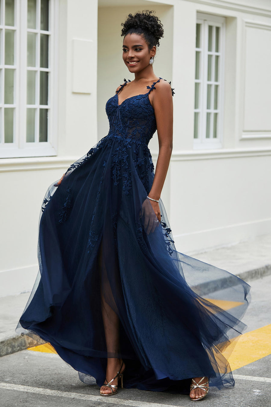 Mercedes | Vestido coração em tule com aplicações e racha