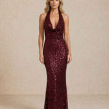 Vestido longo de lantejoulas com decote halter