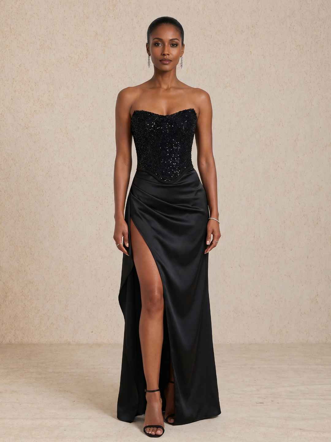 Vestido longo com corpo de lantejoulas
