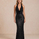 Vestido longo de lantejoulas com decote halter