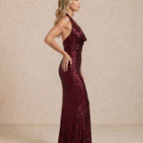 Vestido longo de lantejoulas com decote halter