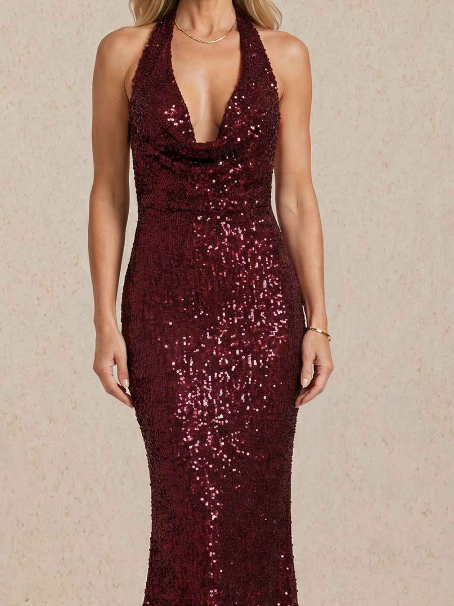 Vestido longo de lantejoulas com decote halter