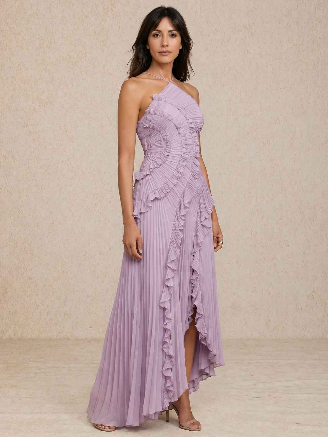 Vestido plissado com detalhe de folhos