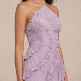 Vestido plissado com detalhe de folhos