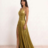 Vestido longo plissado com decote halter