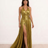Vestido longo plissado com decote halter