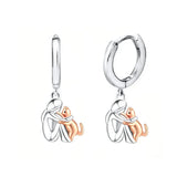 Boucles d'oreilles étreintes de chat bicolores argent et or