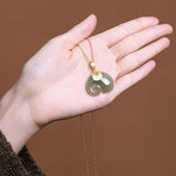 Colar Pendente Elefante em Jade — Corrente Banhada a Ouro 18K