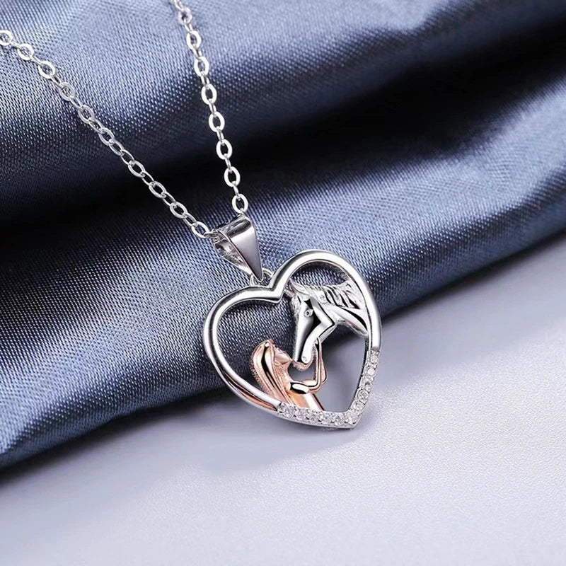 Collier Fille et Cheval Zircon Cœur Magnifique