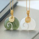 Colar Pendente Elefante em Jade — Corrente Banhada a Ouro 18K