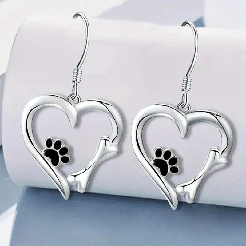Boucles d'oreilles pendantes en argent avec motif cœur et patte