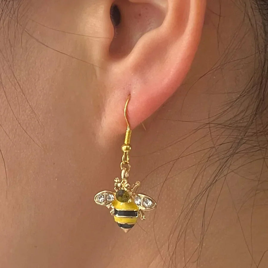 Boucles d'oreilles abeille dorée et nid d'abeille en cristal