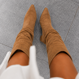 Arminda | Botas Altas em Camurça Castanha