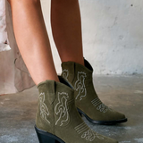 Fernanda | Botins Curtos em Camurça Verde