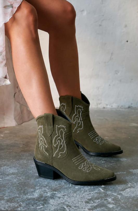 Fernanda | Botins Curtos em Camurça Verde